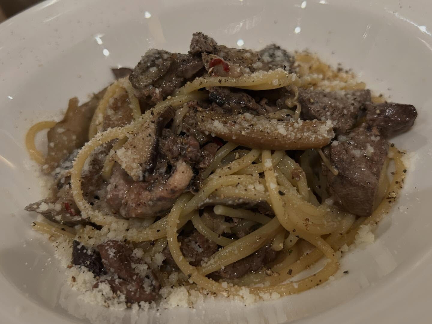 Spaghetti con fegatini e cuori