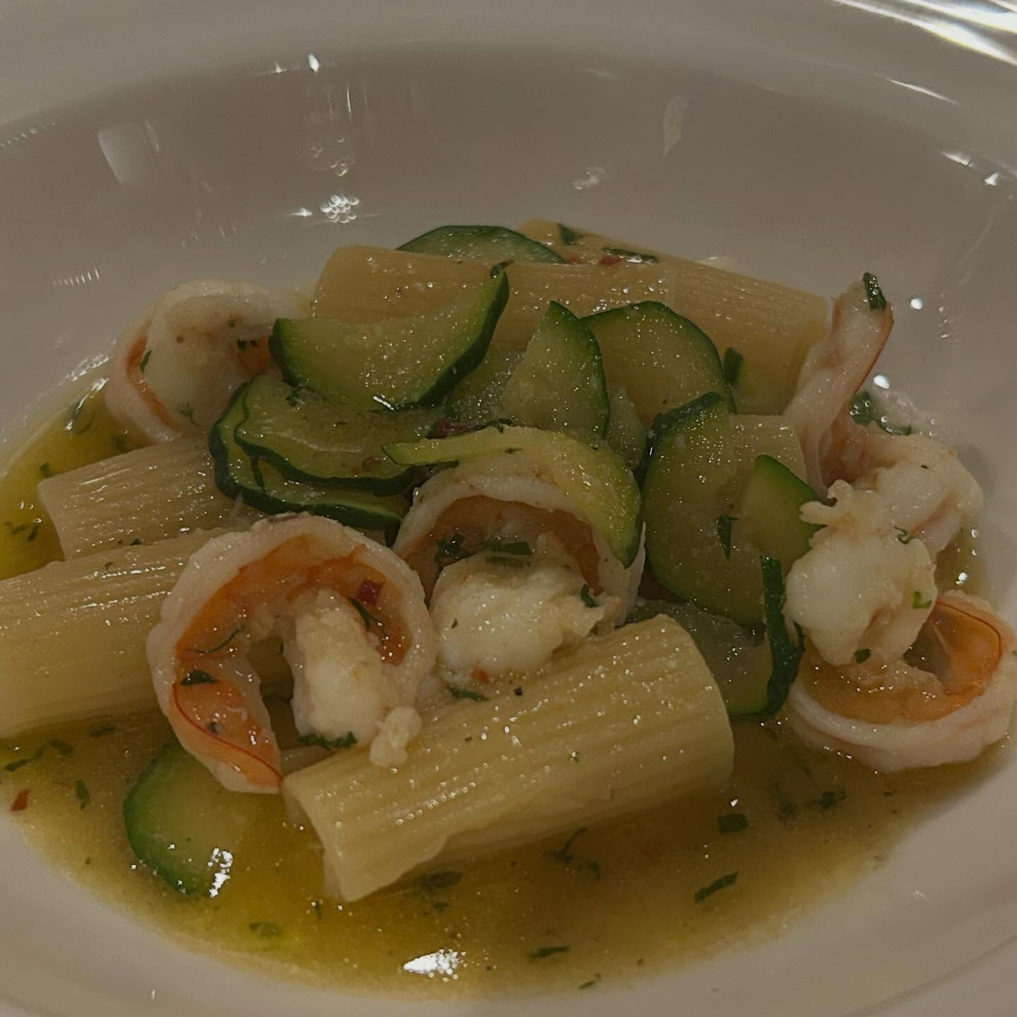 Rigatoni con gamberi, zucchine
