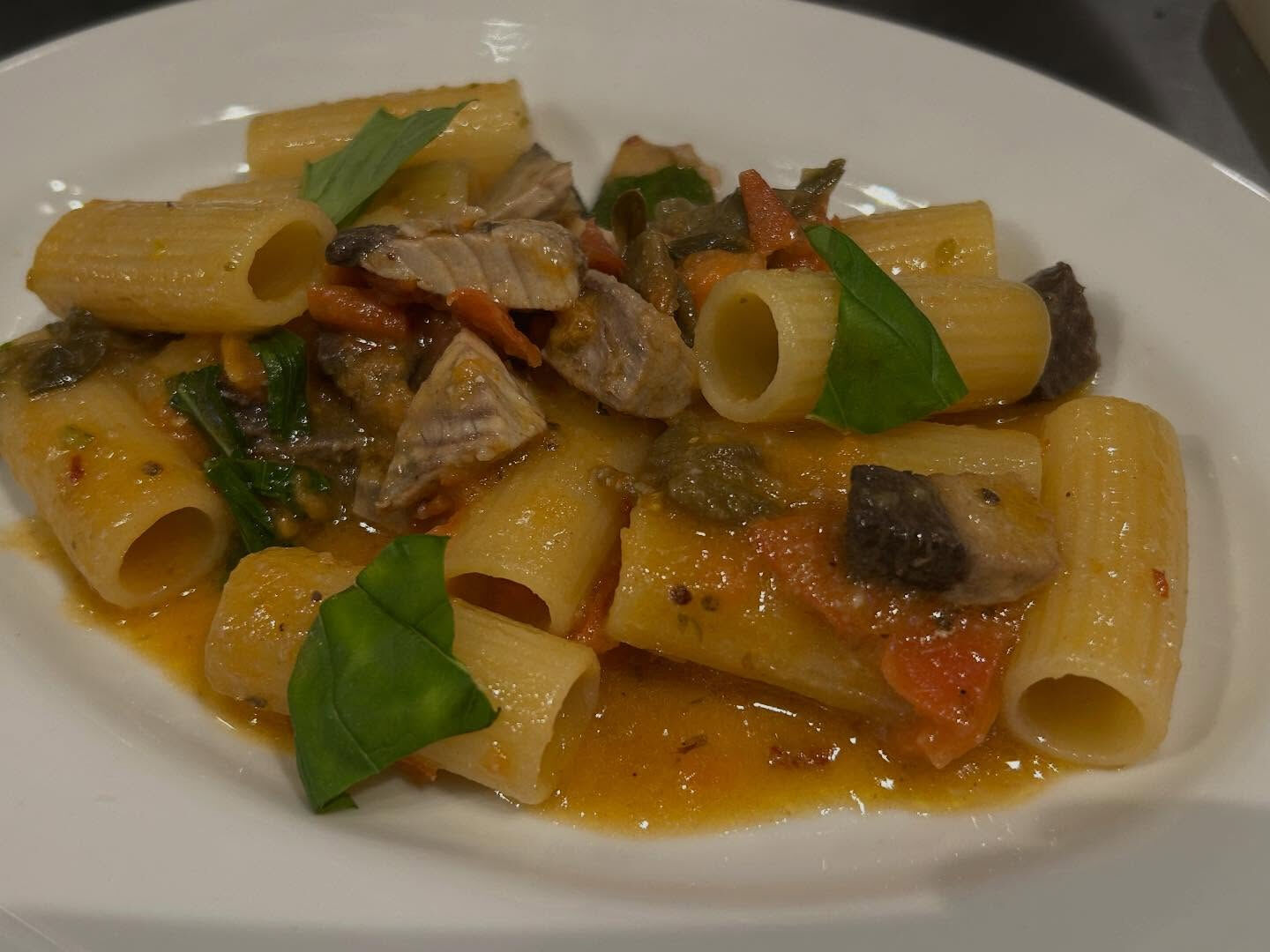 Rigatoni alla Eoliana｜マグロとフレッシ