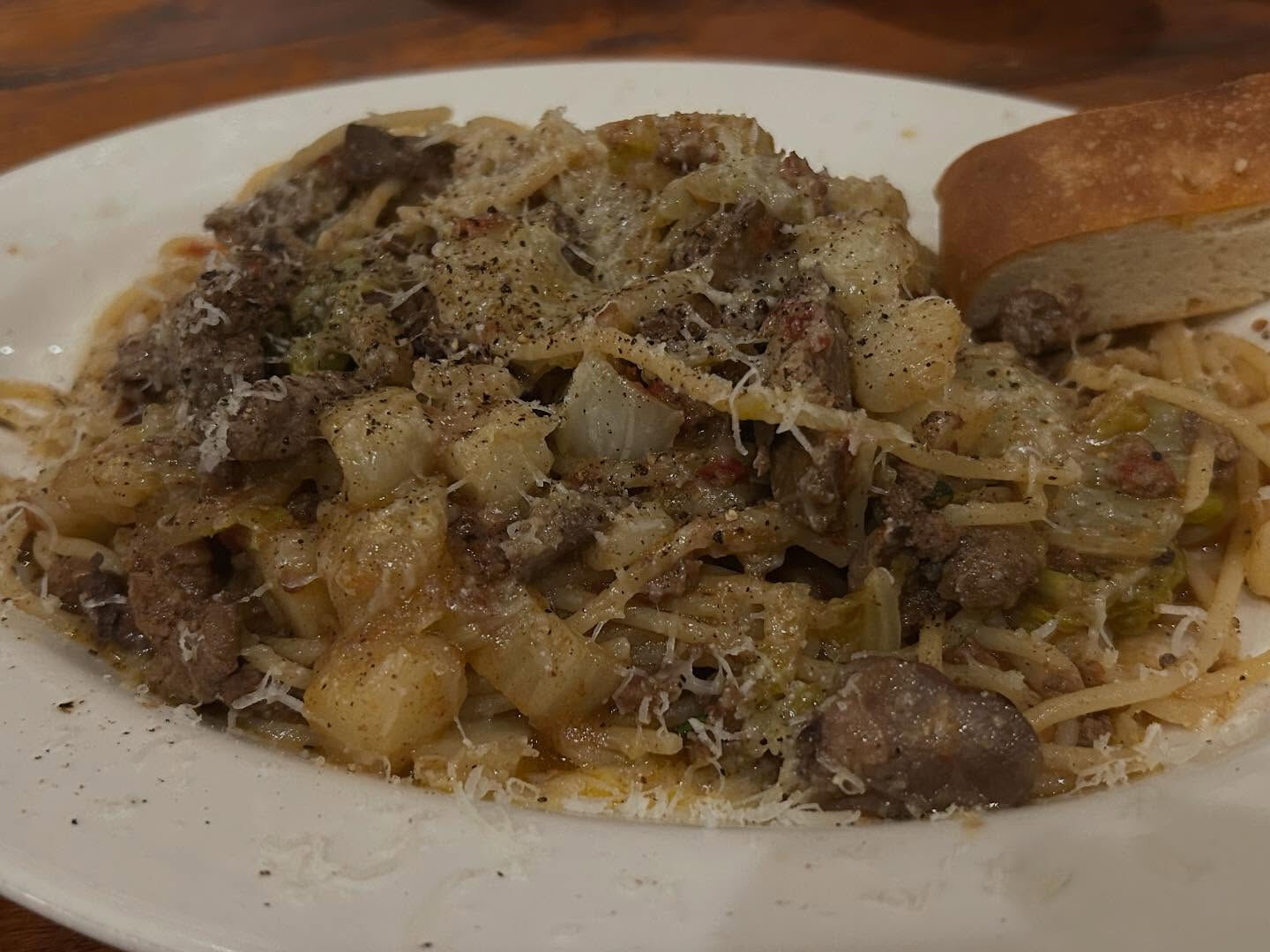 Spaghetti con ragù di fegatini