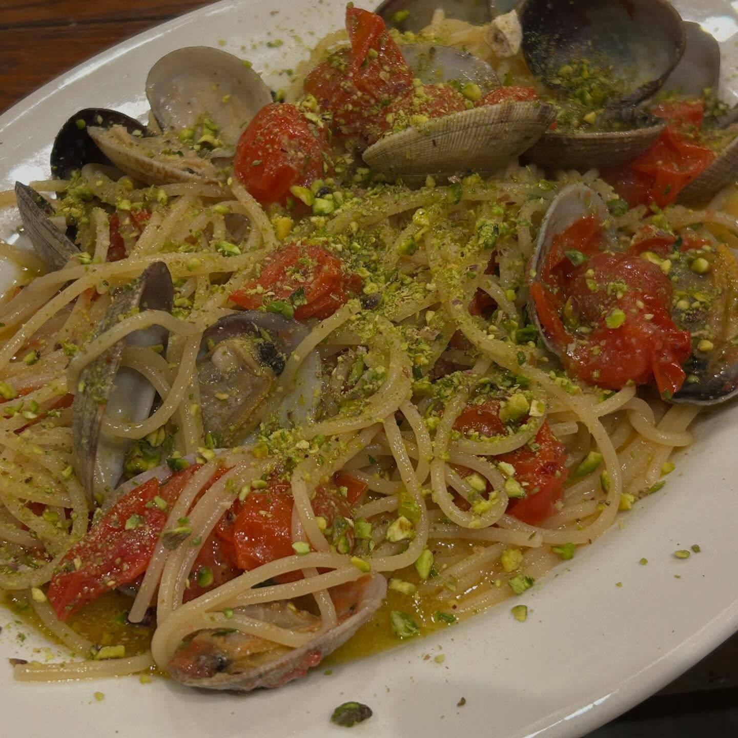 spaghetti alle vongole ,pomodo
